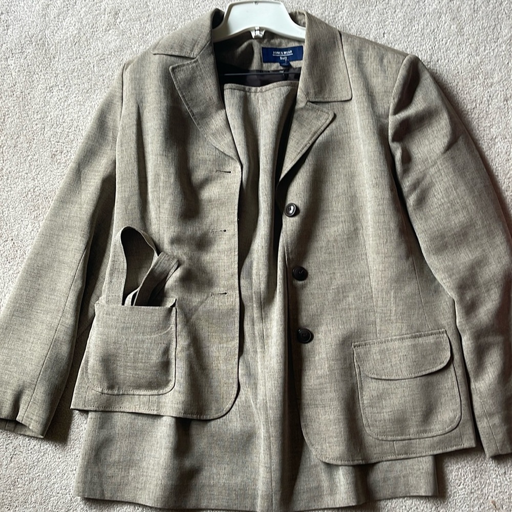 Tan Jones wear skirt suit set